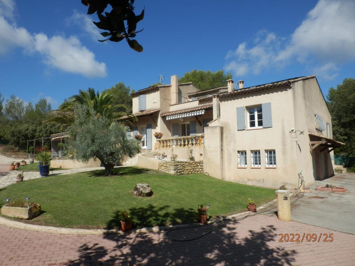 ランブク Mas Les Vieux Chenes Bed & Breakfast エクステリア 写真