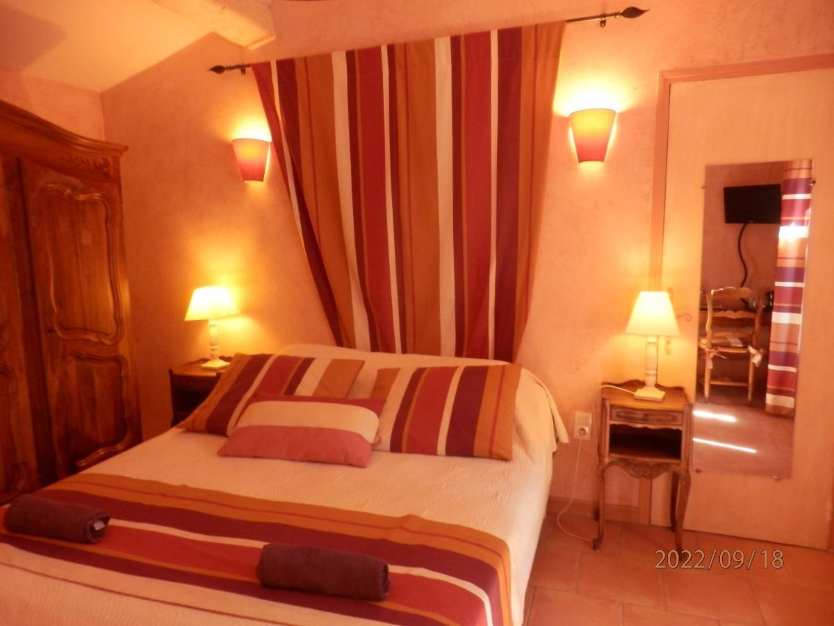 ランブク Mas Les Vieux Chenes Bed & Breakfast エクステリア 写真
