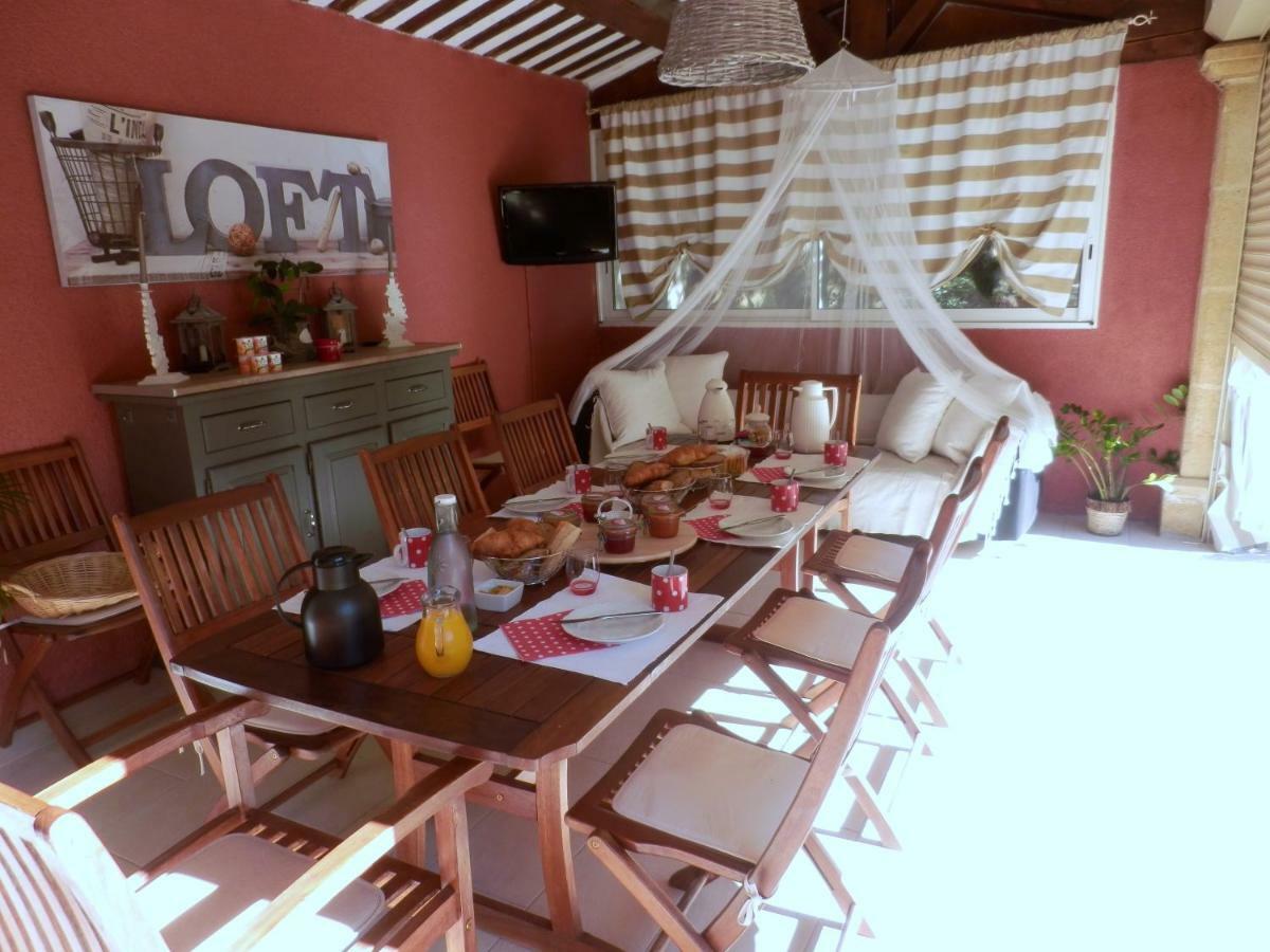 ランブク Mas Les Vieux Chenes Bed & Breakfast エクステリア 写真