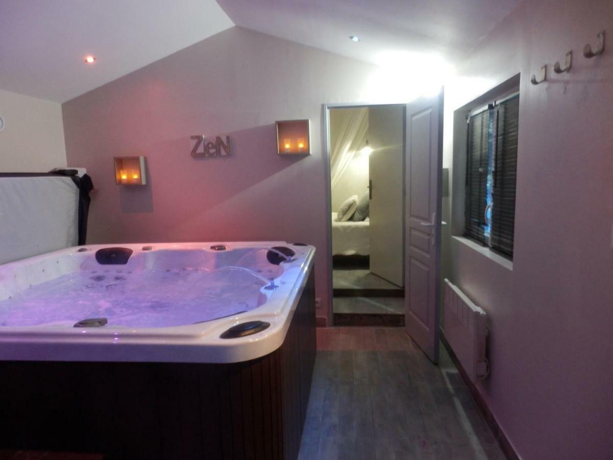 ランブク Mas Les Vieux Chenes Bed & Breakfast エクステリア 写真
