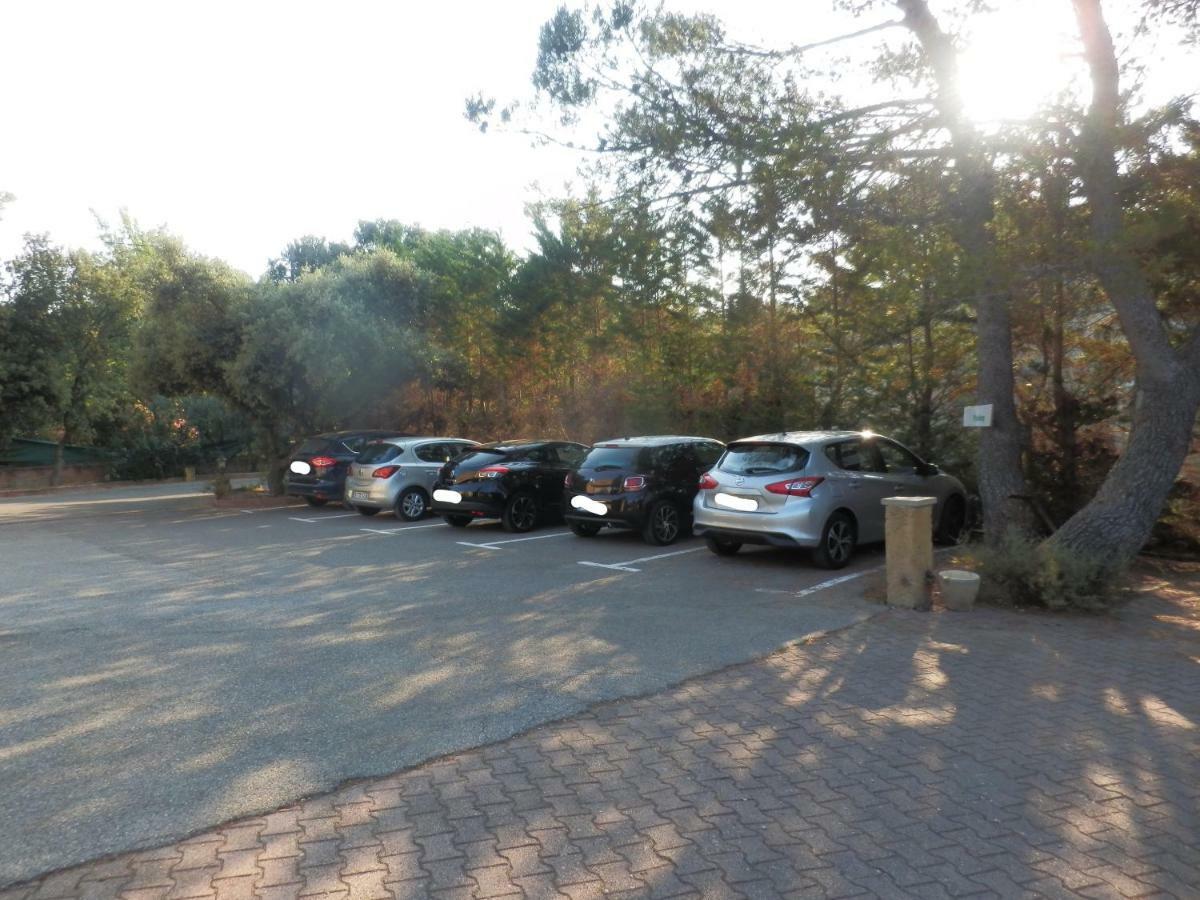 ランブク Mas Les Vieux Chenes Bed & Breakfast エクステリア 写真